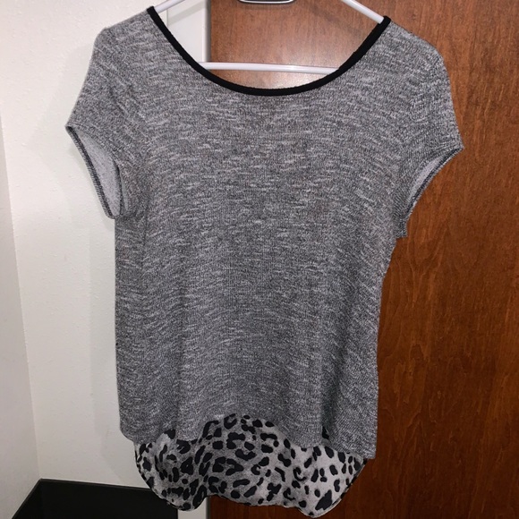 Grey leopard print split back shirt size large - Picture 4 of 7